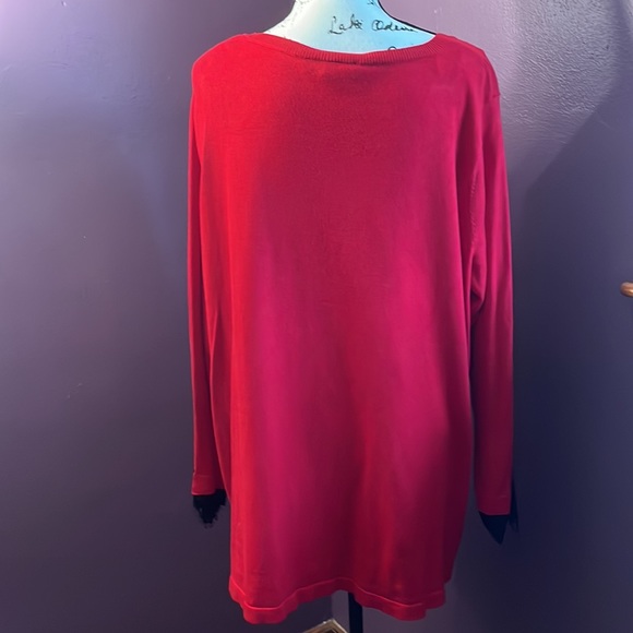 Beautiful red sweater with black eyelash lace at the bottom of the sleeves - Picture 4 of 5